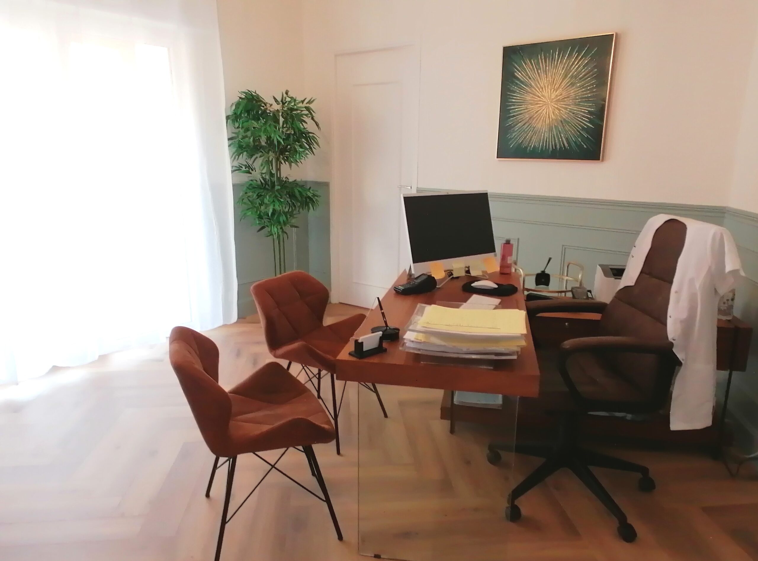 Le cabinet de consultations du Dr Léa Lombardi, 6 Place Stanislas à Cannes